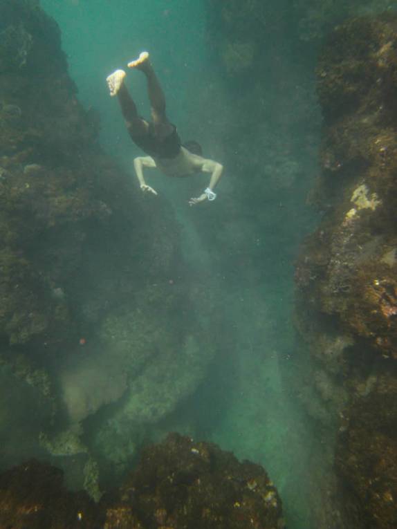 Mergulho livre nas águas claras de Cayo Zapatilla, uma das ilhas de Bocas del Toro, no norte do Panamá